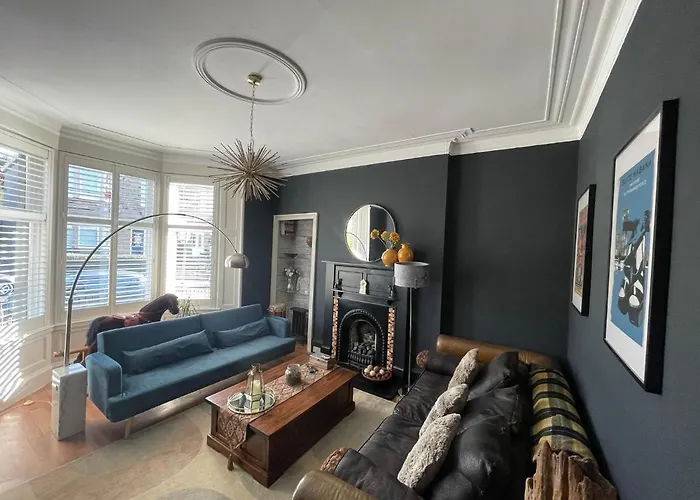 Traditional Apt Close To City Centre & Hampden
